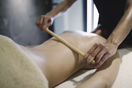 Zirbenholz Massage