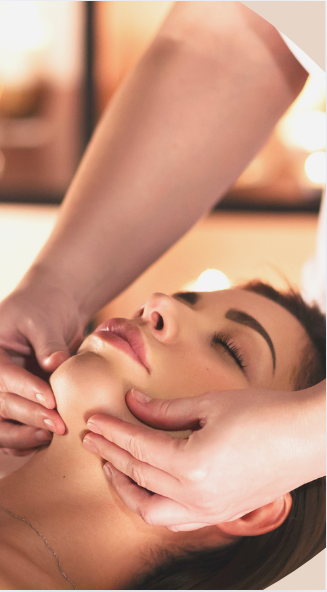 Gesicht- Kopf- Dekolleté Massage